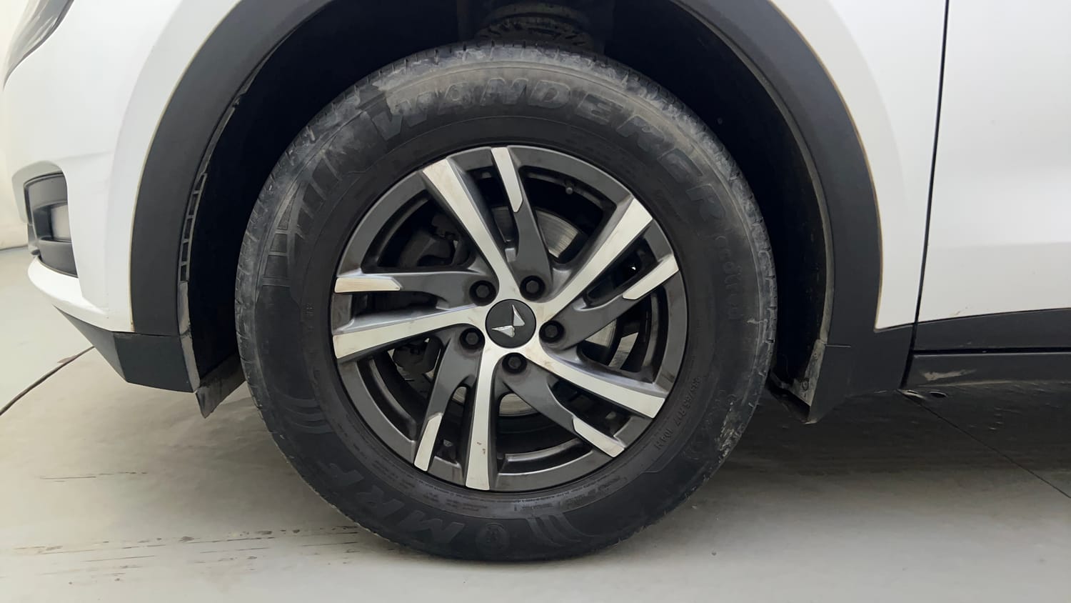 Used 2023 Mahindra XUV700 AX 5 Diesel AT 7 STR Diesel Automatic tyres LEFT FRONT TYRE RIM VIEW