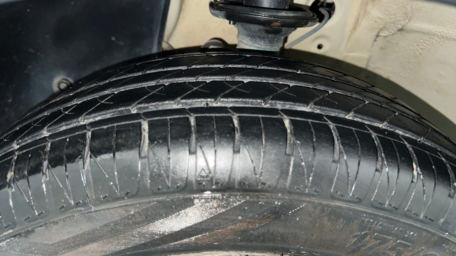 Used 2021 Maruti Suzuki Ignis Alpha 1.2 MT Petrol Manual tyres LEFT FRONT TYRE TREAD VIEW