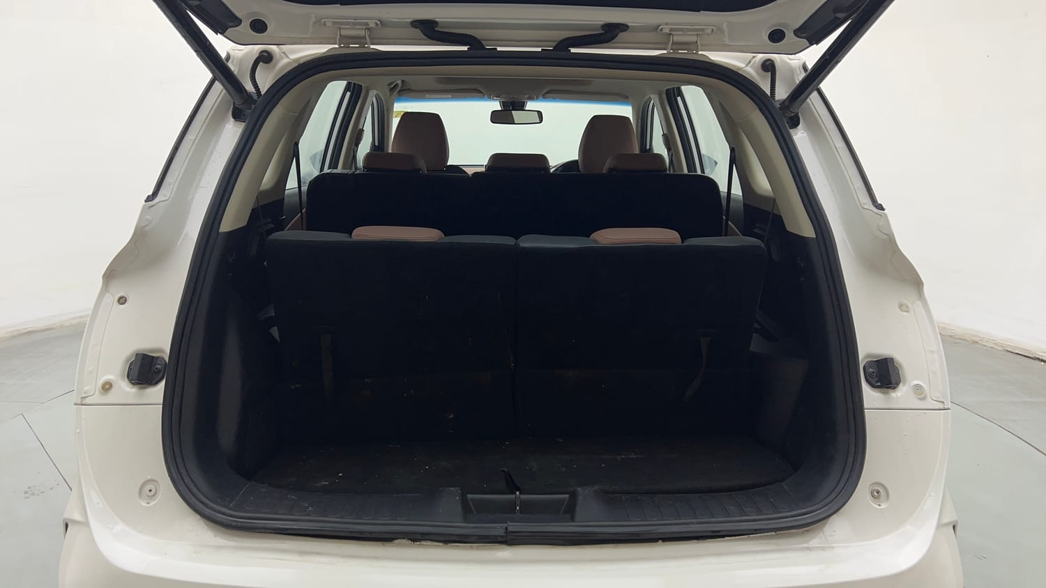 Used 2023 MG Motors Hector Plus Sharp Pro 2.0 Turbo Diesel 7 STR Diesel Manual interior DICKY INSIDE VIEW