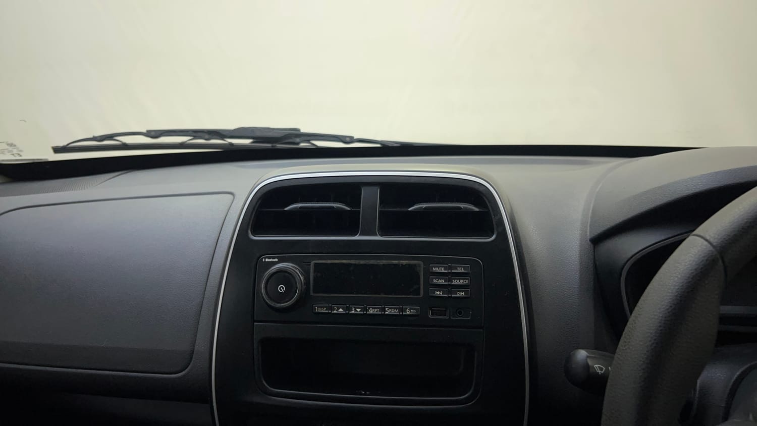 Used 2016 Renault Kwid RXL Petrol Manual top_features Integrated (in-dash) music system