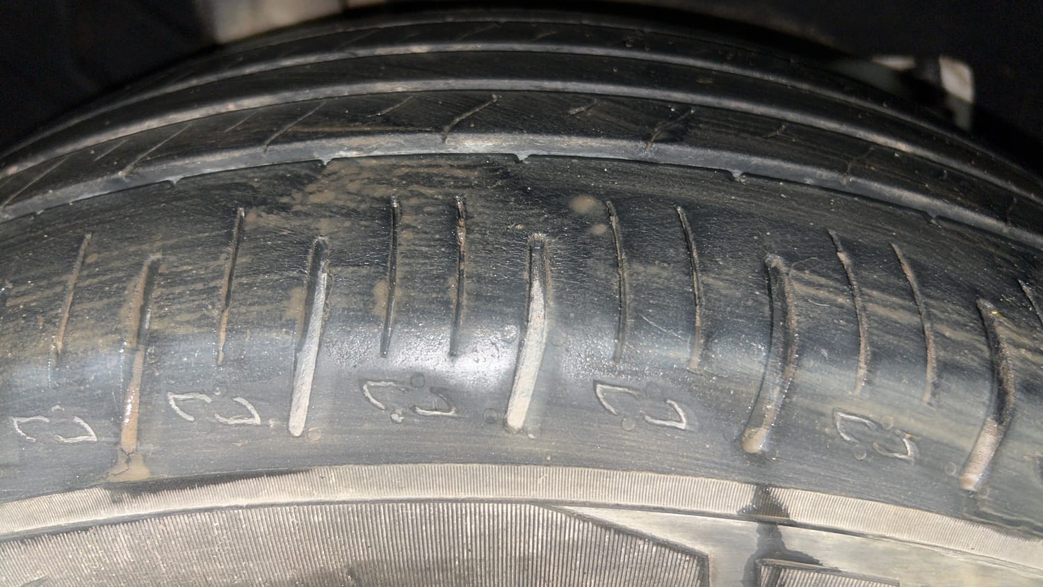 Used 2023 Mahindra XUV700 AX 5 Diesel AT 7 STR Diesel Automatic tyres RIGHT REAR TYRE TREAD VIEW
