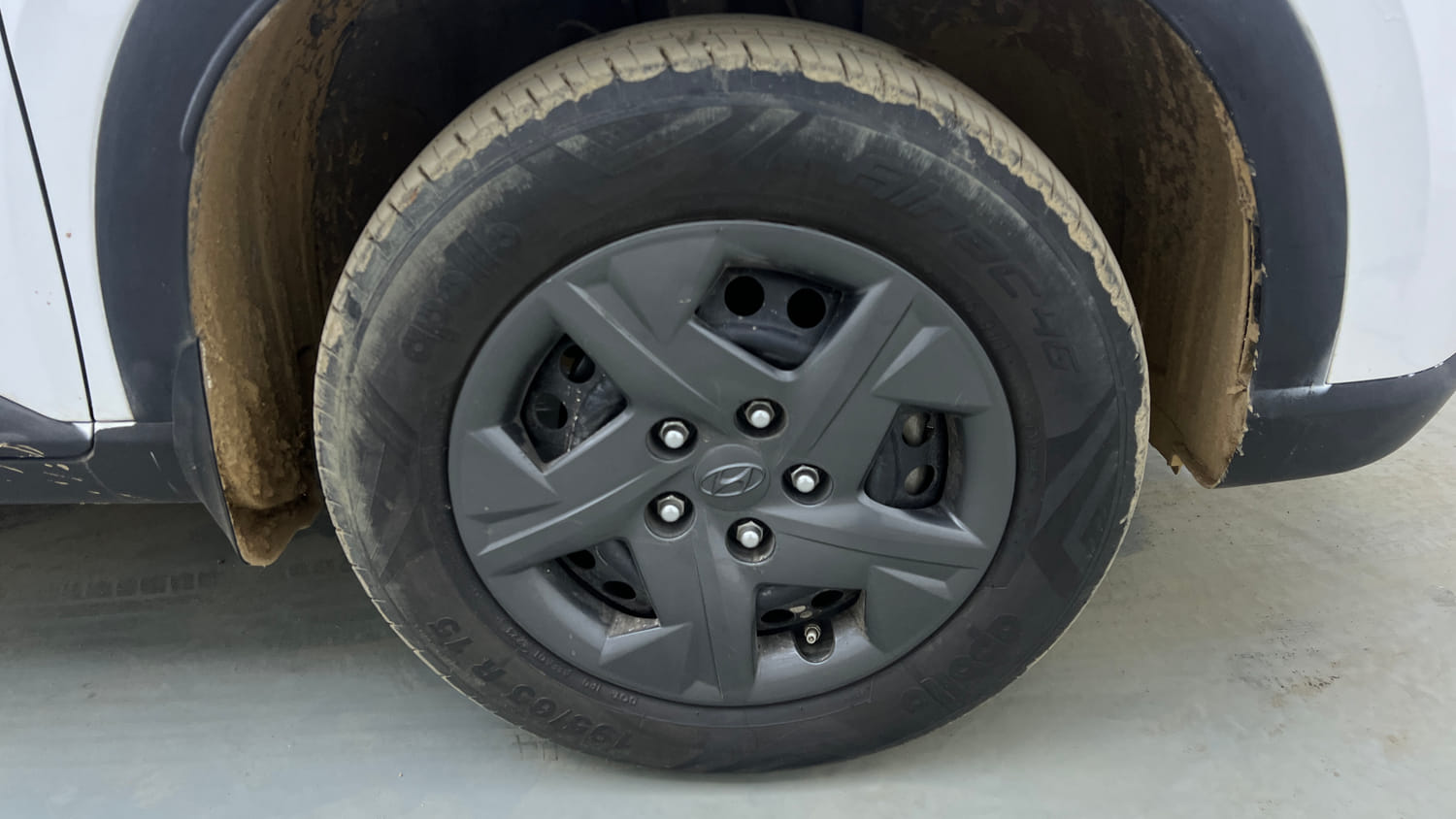 Used 2023 Hyundai Venue SX 1.2 Petrol Petrol Manual tyres RIGHT FRONT TYRE RIM VIEW