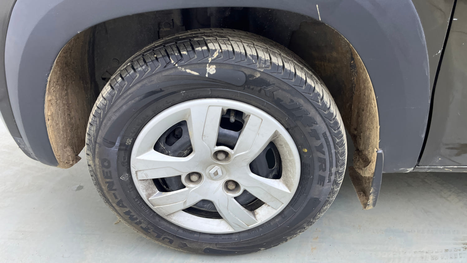 Used 2018 Renault Kwid RXT Opt Petrol Manual tyres LEFT FRONT TYRE RIM VIEW