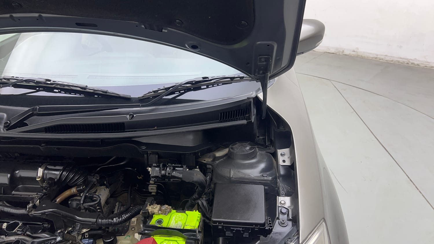 Used 2018 Maruti Suzuki Dzire VXi AMT Petrol Automatic engine ENGINE LEFT SIDE HINGE & APRON VIEW