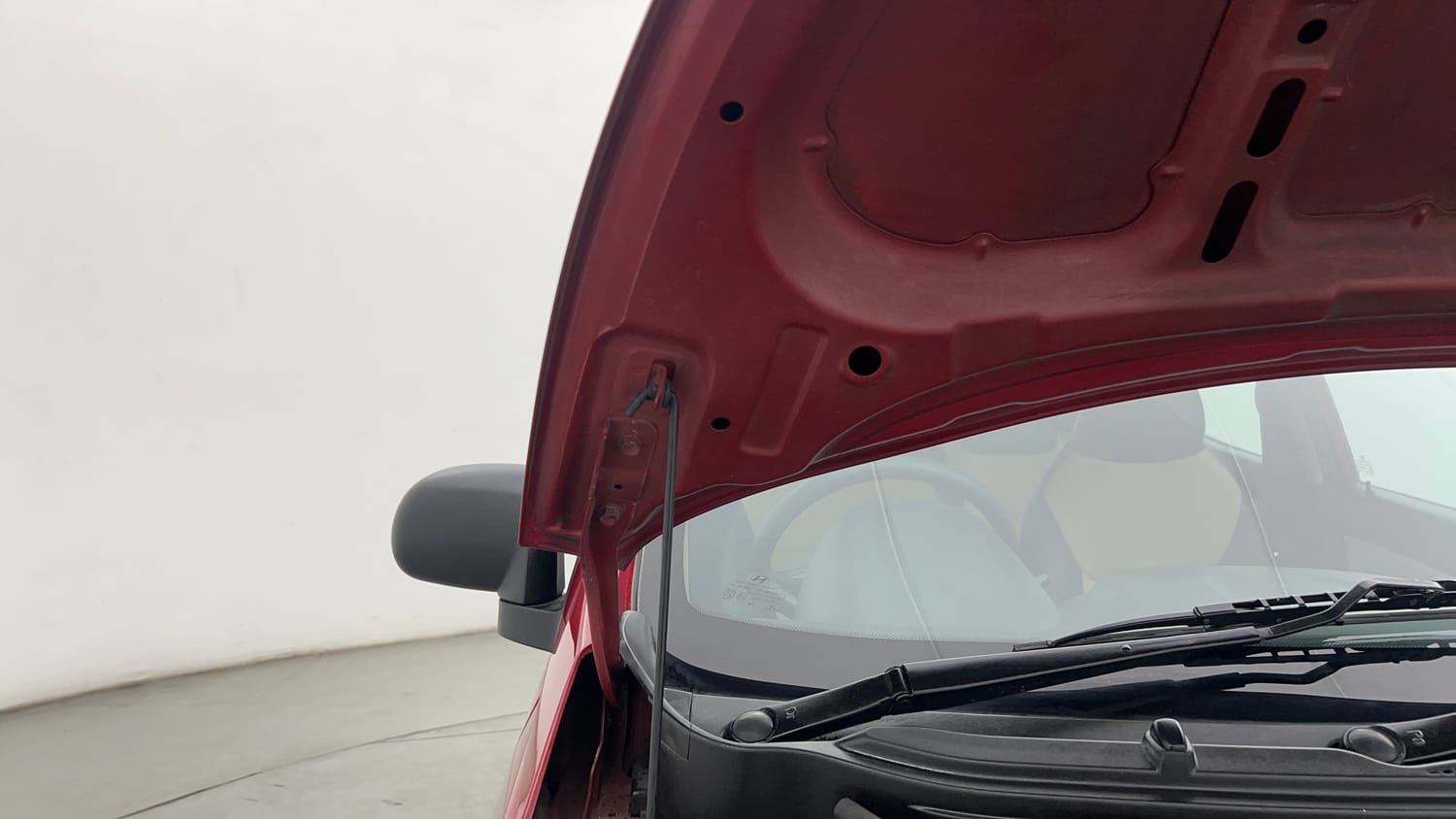 Used 2016 Hyundai Eon Era + AirBag Petrol Manual engine ENGINE RIGHT SIDE HINGE & APRON VIEW