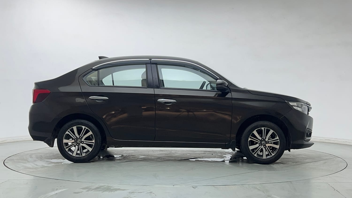 Used 2025 honda Amaze 2nd Generation VX 1.2 Petrol MT Petrol Manual exterior RIGHT SIDE VIEW