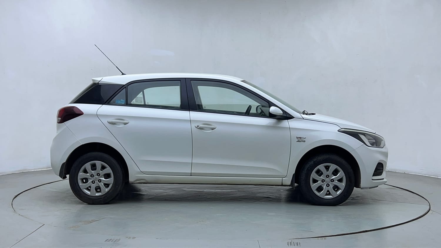 Used 2019 Hyundai Elite i20 Magna 1.4 AT Petrol Automatic exterior RIGHT SIDE VIEW