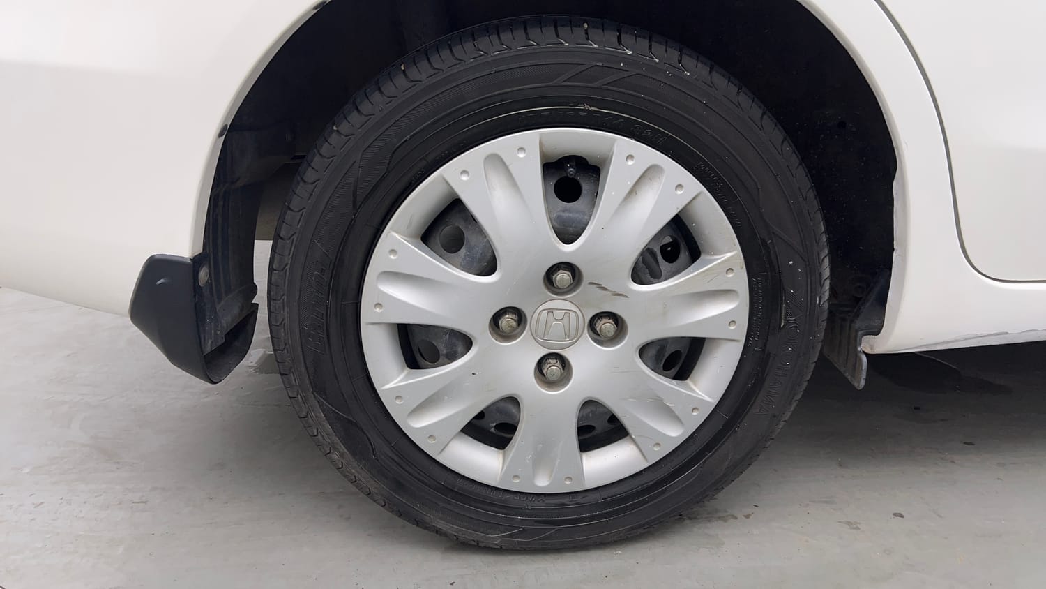 Used 2013 Honda Amaze 1.2 S i-VTEC Petrol Manual tyres RIGHT REAR TYRE RIM VIEW