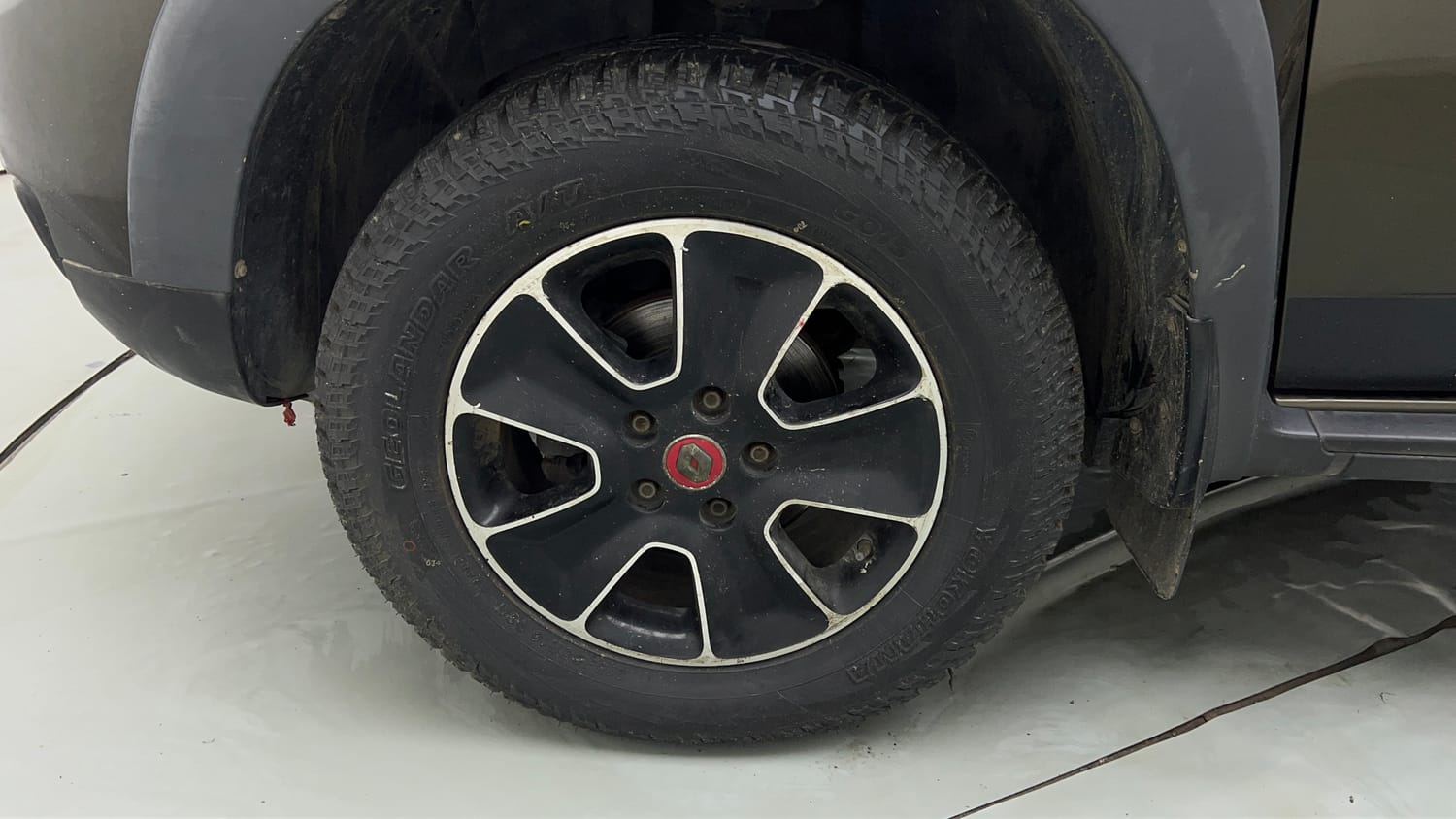 Used 2018 Renault Duster RXS CVT Petrol Automatic tyres LEFT FRONT TYRE RIM VIEW