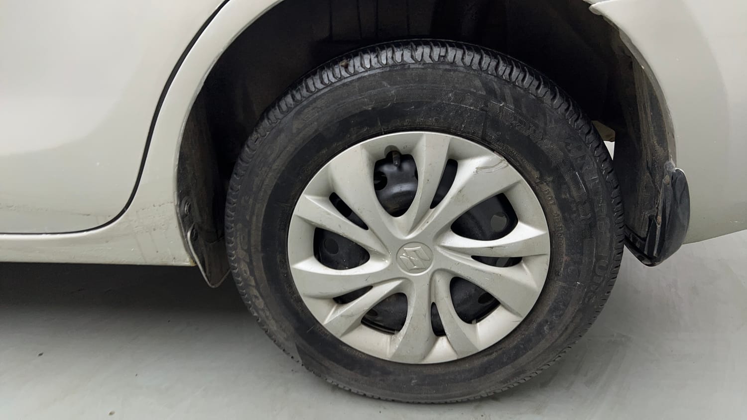 Used 2017 Maruti Suzuki Dzire VXi AMT Petrol Automatic tyres LEFT REAR TYRE RIM VIEW