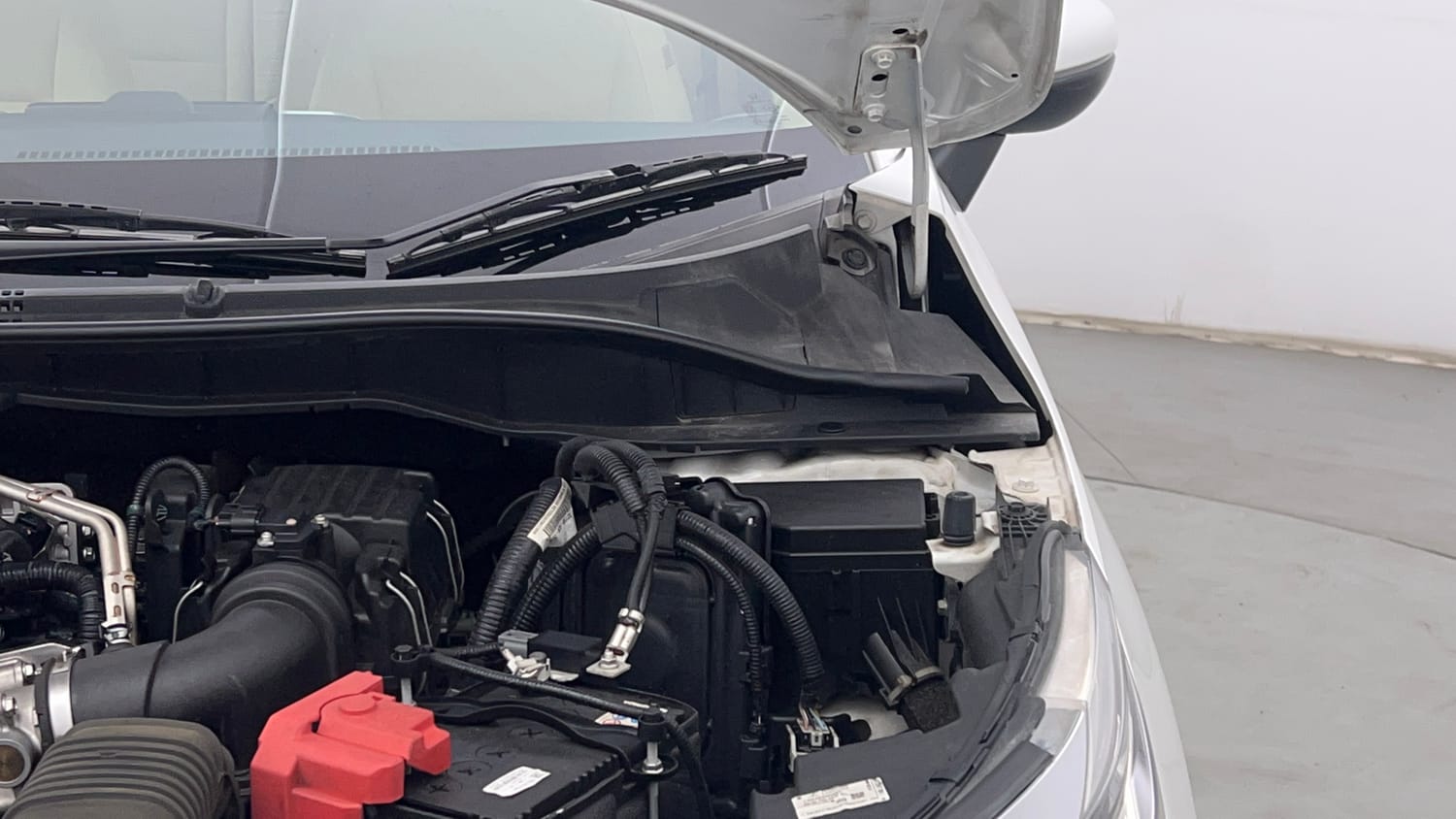 Used 2023 Honda City V Petrol CVT Petrol Automatic engine ENGINE LEFT SIDE HINGE & APRON VIEW