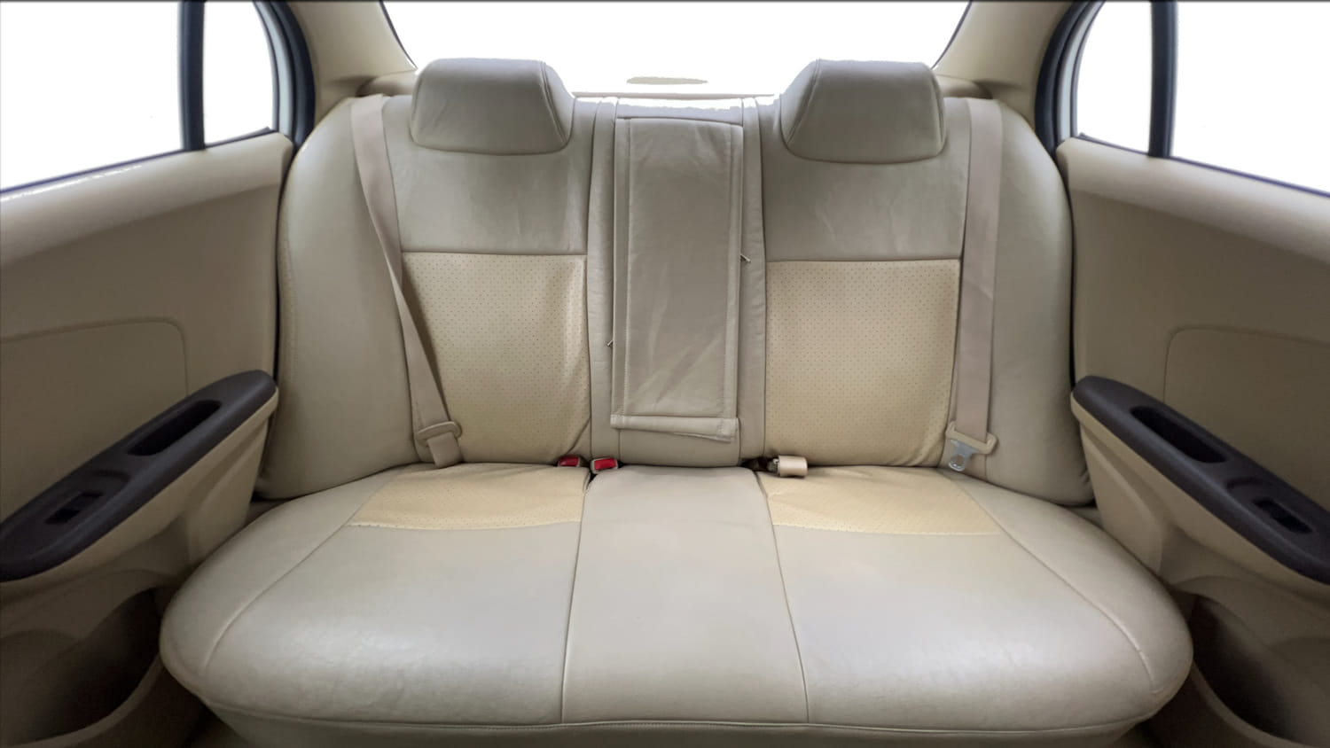 Used 2013 Honda Amaze 1.2 S i-VTEC Petrol Manual interior REAR SEAT CONDITION VIEW