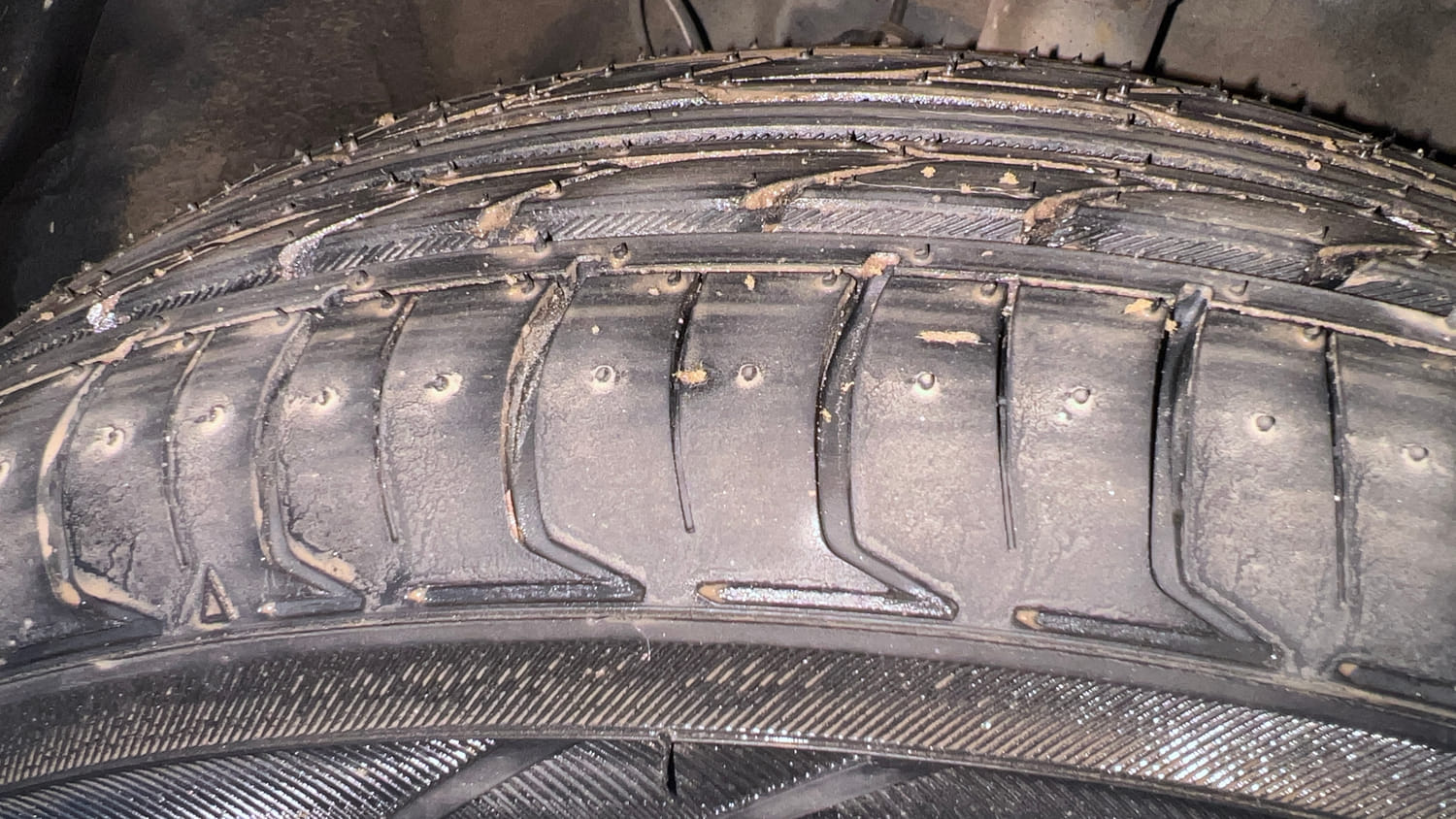 Used 2020 Hyundai Grand i10 Nios Sportz AMT 1.2 Kappa VTVT Petrol Automatic tyres RIGHT FRONT TYRE TREAD VIEW