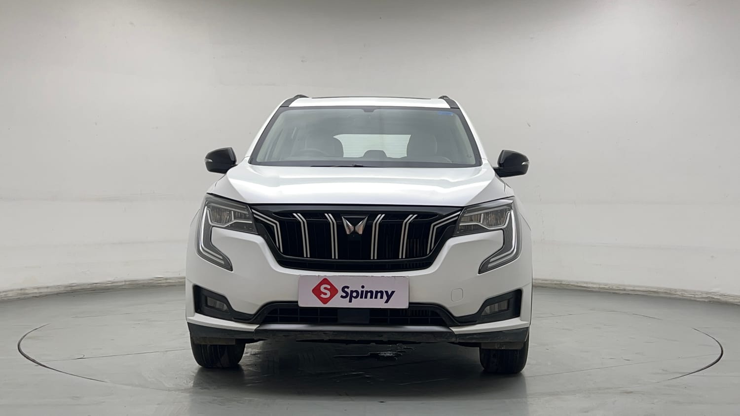 Used 2022 Mahindra XUV700 AX 5 Petrol AT 5 STR Petrol Automatic exterior FRONT VIEW