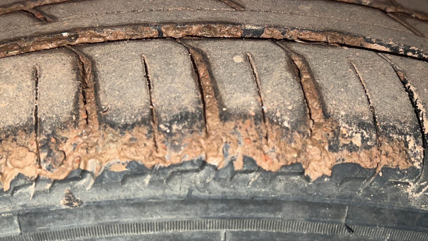 Used 2014 Hyundai Xcent SX 1.2 (O) Petrol Manual tyres LEFT FRONT TYRE TREAD VIEW