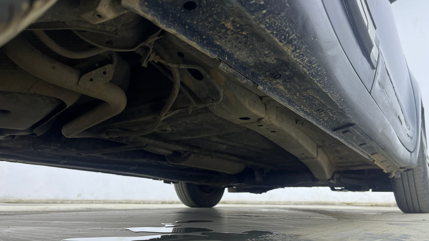 Used 2018 Maruti Suzuki Swift VXi AMT Petrol Automatic extra REAR RIGHT UNDERBODY VIEW