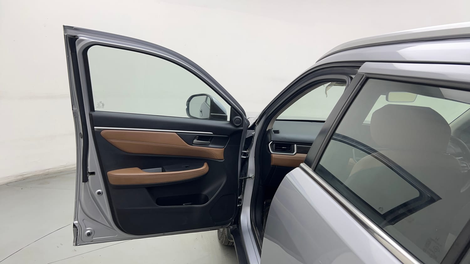 Used 2025 Honda Elevate ZX CVT Petrol Automatic interior LEFT FRONT DOOR OPEN VIEW
