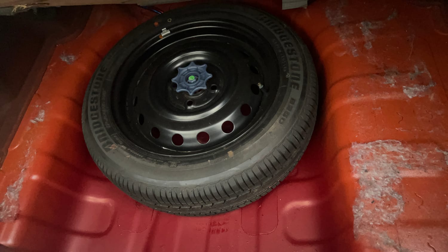 Used 2014 Hyundai Xcent SX 1.2 (O) Petrol Manual tyres SPARE TYRE VIEW