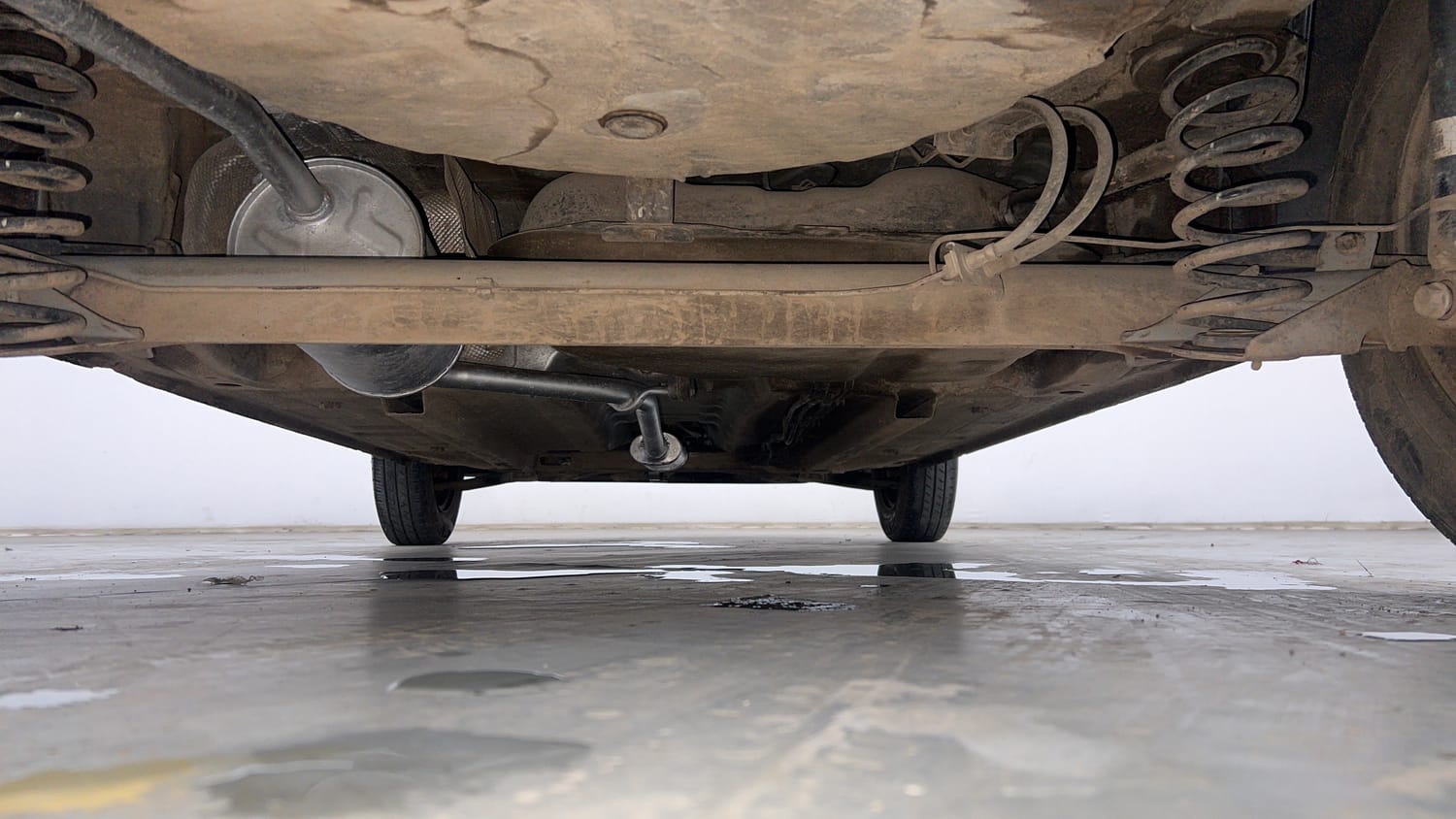 Used 2016 Datsun Redi-GO T Petrol Manual extra REAR UNDERBODY VIEW (TAKEN FROM REAR)