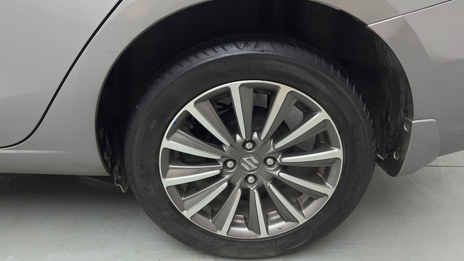 Used 2020 Maruti Suzuki Ciaz Alpha Hybrid 1.5 Petrol Manual tyres LEFT REAR TYRE RIM VIEW
