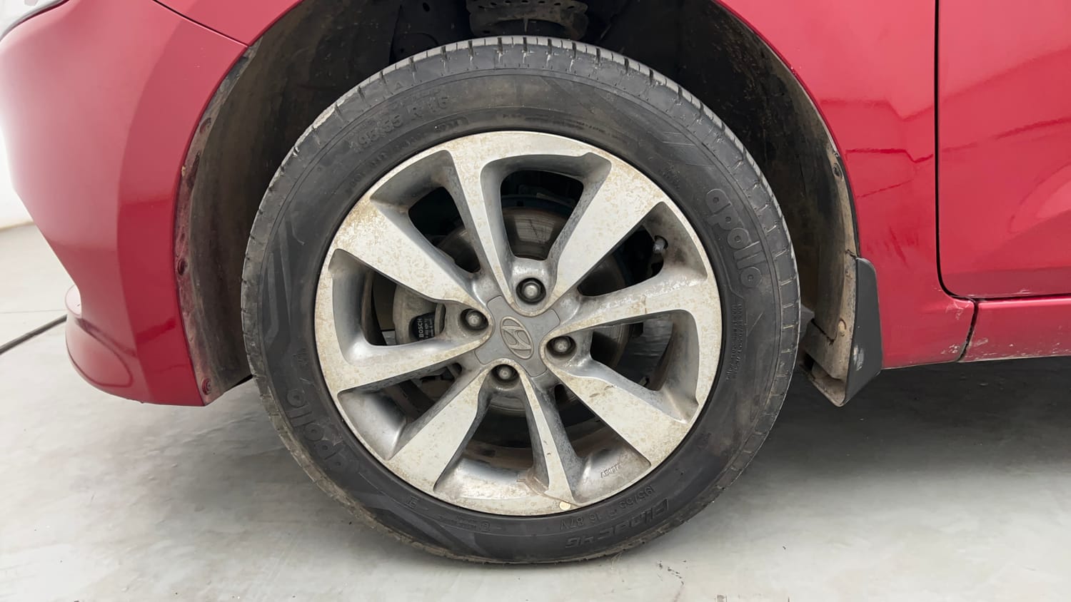 Used 2017 Hyundai Elite i20 Asta 1.2 Dual Tone Petrol Manual tyres LEFT FRONT TYRE RIM VIEW
