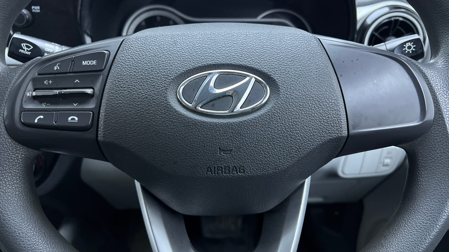 Used 2020 Hyundai Grand i10 Nios Sportz AMT 1.2 Kappa VTVT Petrol Automatic top_features Airbags