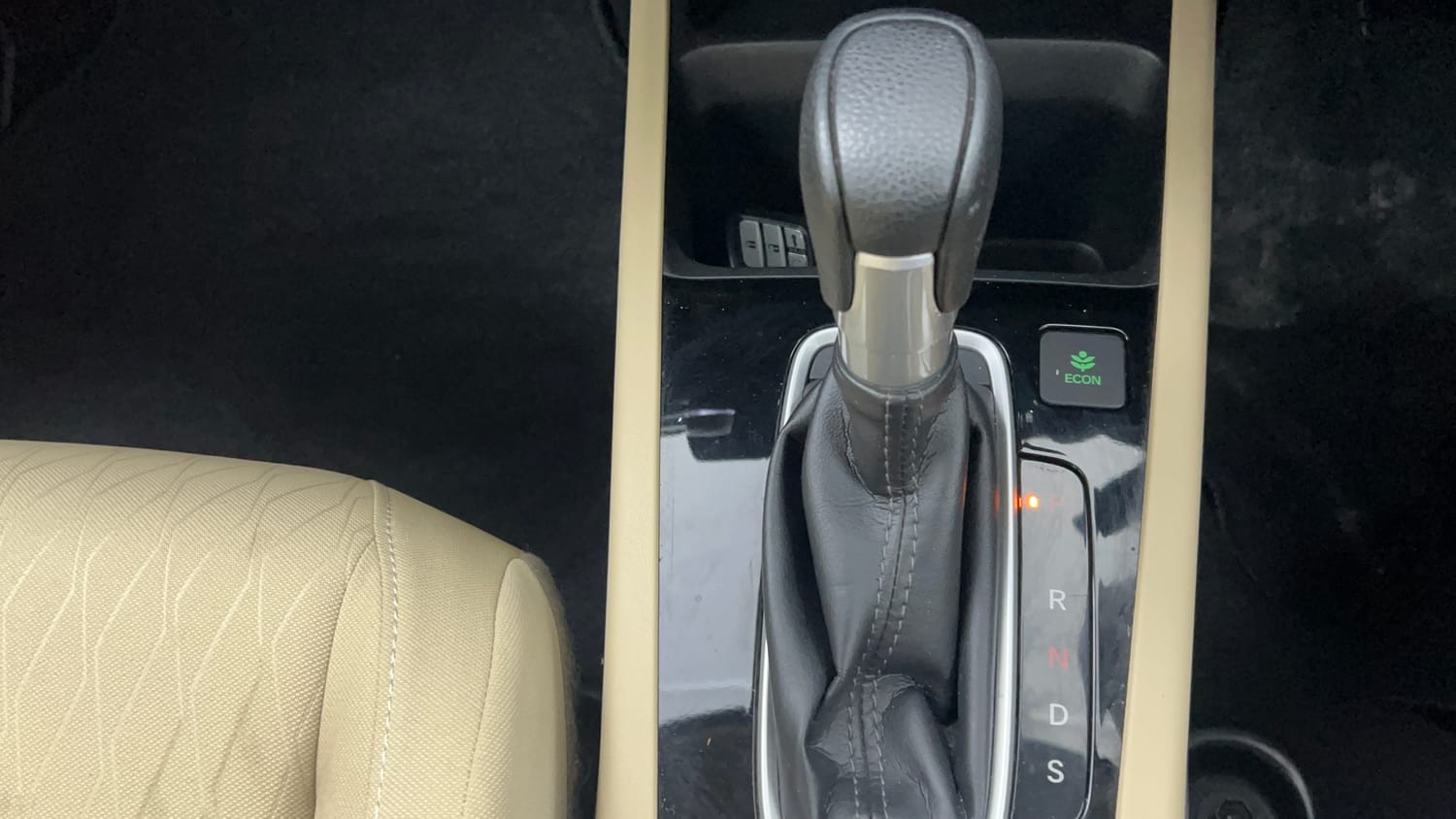 Used 2023 Honda City V Petrol CVT Petrol Automatic interior GEAR  KNOB VIEW