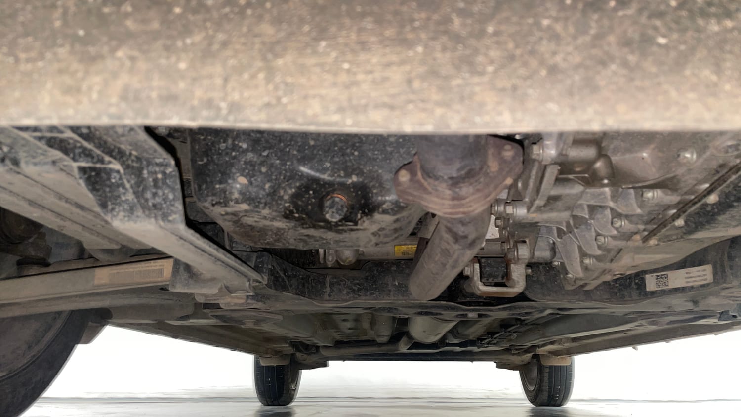 Used 2025 Tata Altroz Accomplished Plus S Petrol 6DCT Petrol Automatic extra FRONT LEFT UNDERBODY VIEW
