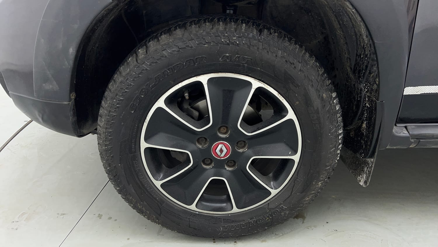 Used 2018 Renault Duster RXS CVT Petrol Automatic tyres LEFT FRONT TYRE RIM VIEW