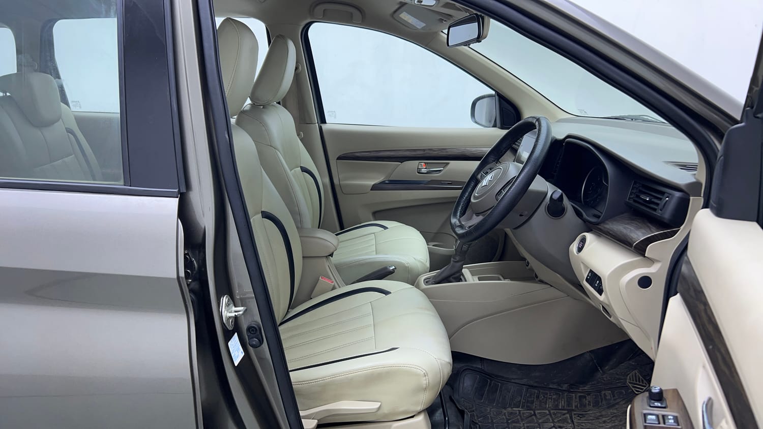 Used 2019 Maruti Suzuki New Ertiga ZXi AT Petrol Automatic interior RIGHT SIDE FRONT DOOR CABIN VIEW