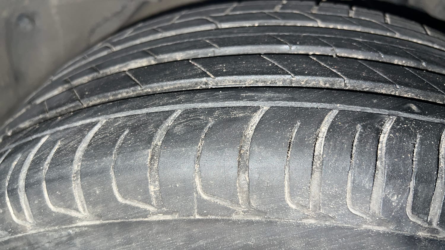Used 2024 tata Nexon Fearless S 1.2 Revotron Petrol 7DCA Dual Tone Petrol Automatic tyres RIGHT FRONT TYRE TREAD VIEW