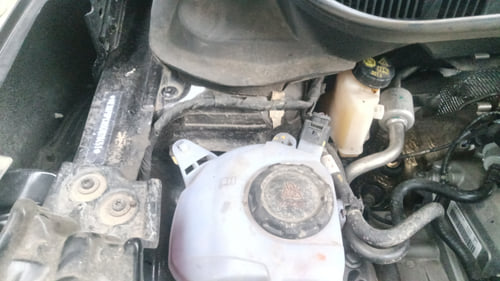 Used 2025 Skoda Kylaq Signature Petrol Manual engine ENGINE RIGHT SIDE HINGE & APRON VIEW