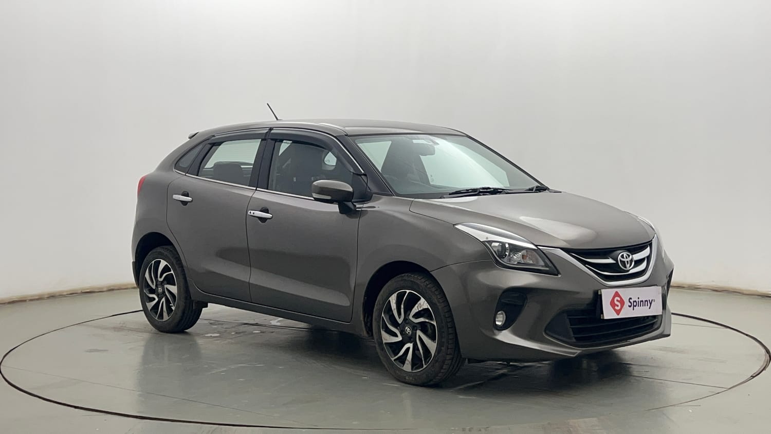 Used 2020 Toyota Glanza G CVT Petrol Automatic exterior RIGHT FRONT CORNER VIEW