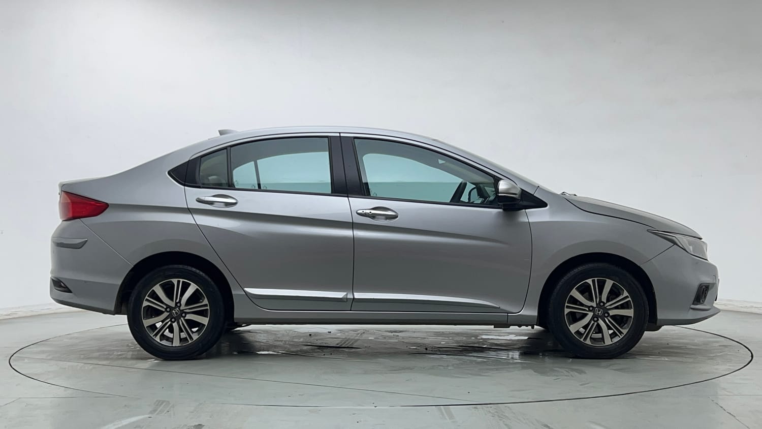 Used 2019 Honda City V Petrol Petrol Manual exterior RIGHT SIDE VIEW