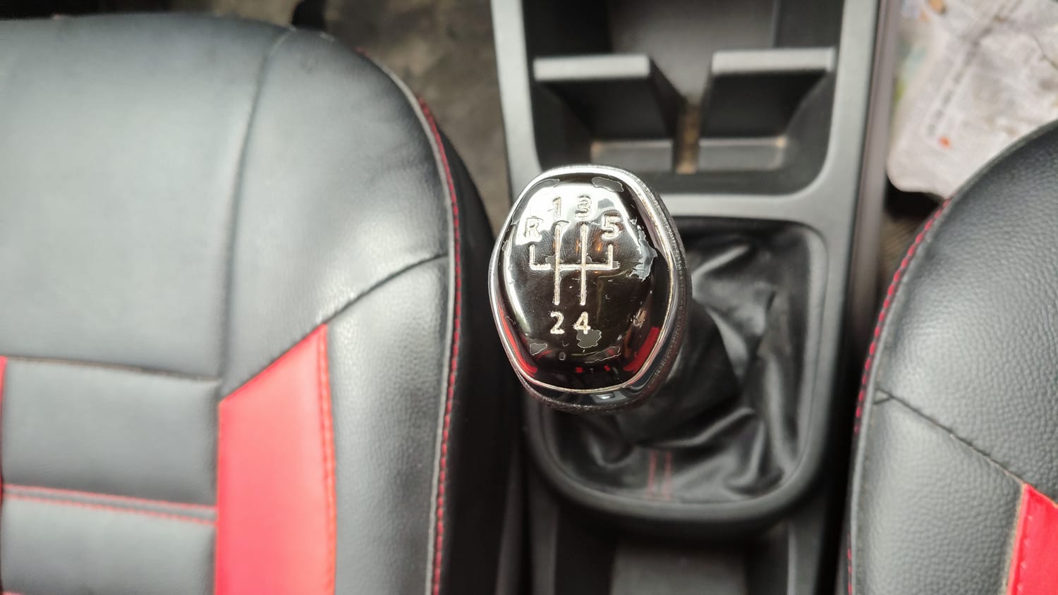 Used 2020 Renault Kwid RXT Petrol Manual interior GEAR  KNOB VIEW