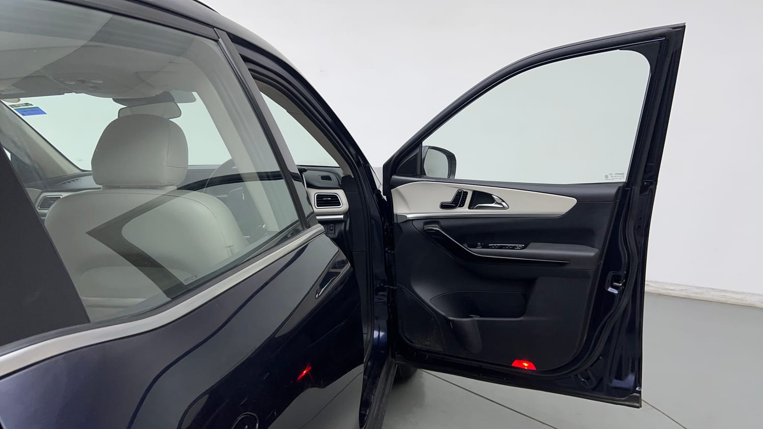 Used 2022 Mahindra XUV700 AX 7 Petrol MT 7 STR Petrol Manual interior RIGHT FRONT DOOR OPEN VIEW