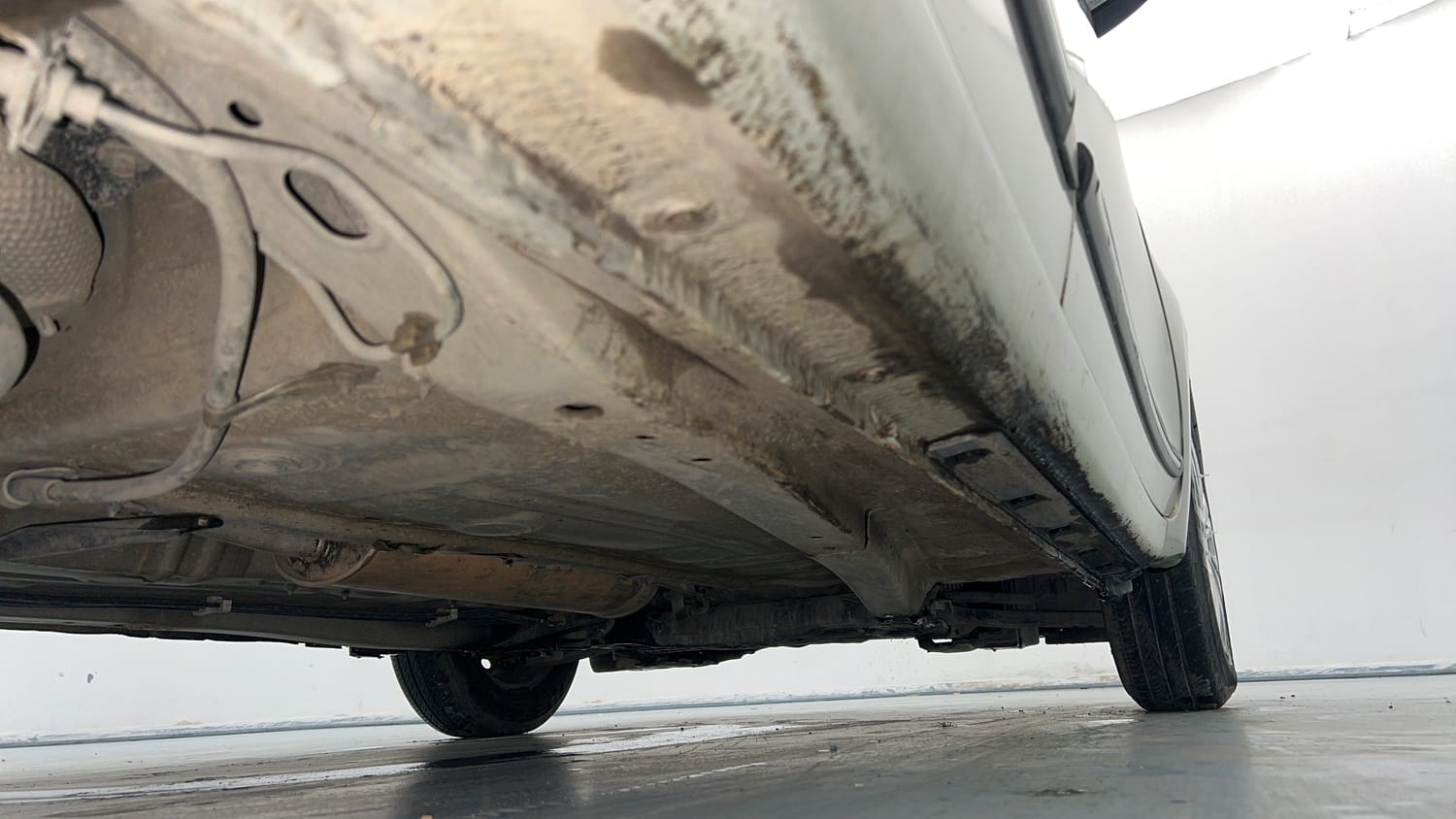 Used 2018 Maruti Suzuki Dzire VXi AMT Petrol Automatic extra REAR RIGHT UNDERBODY VIEW