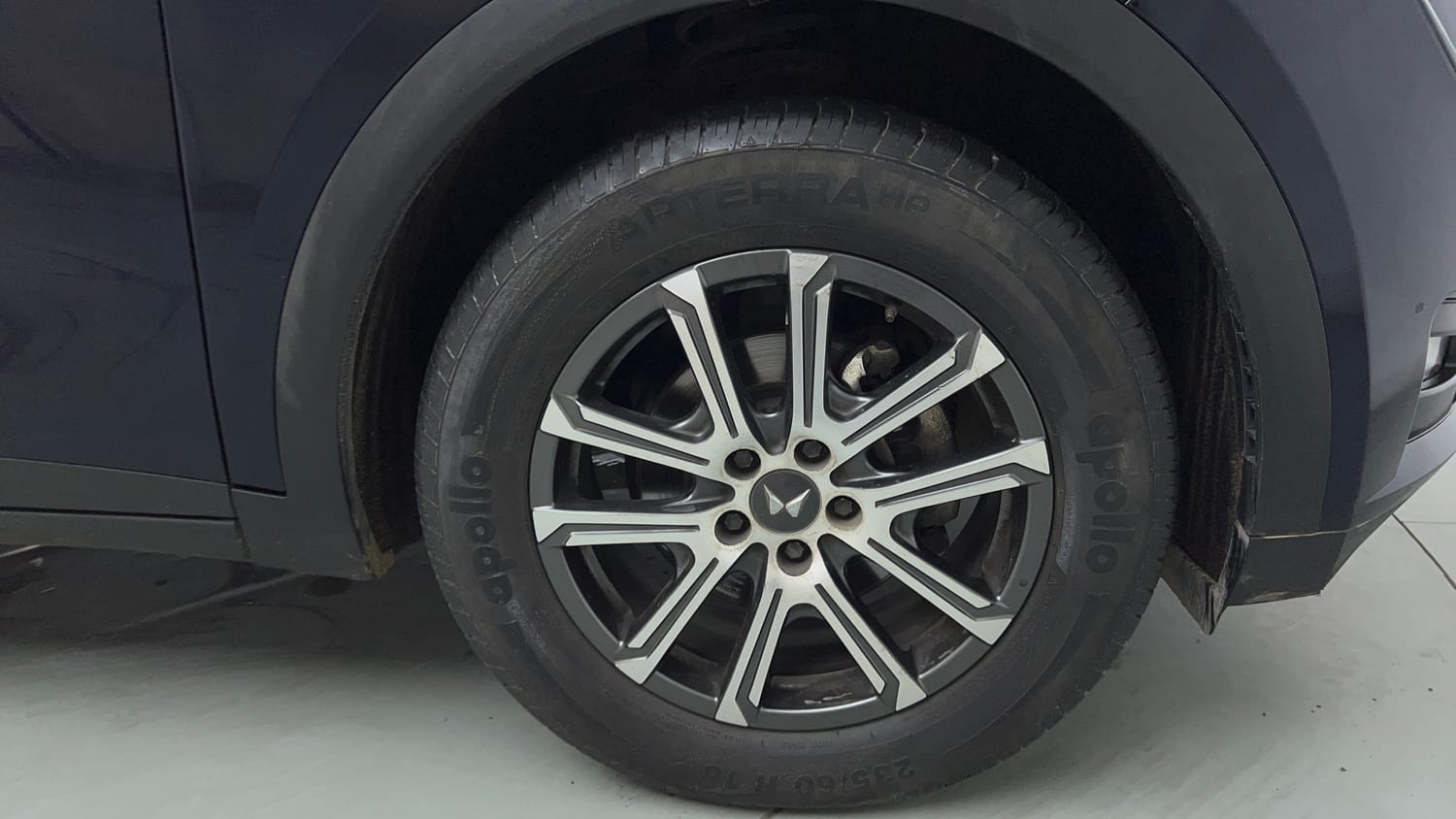 Used 2022 Mahindra XUV700 AX 7 Petrol MT 7 STR Petrol Manual tyres RIGHT FRONT TYRE RIM VIEW