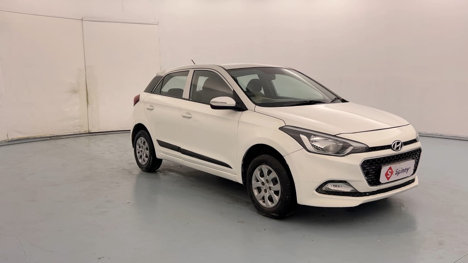 Used 2015 Hyundai Elite i20 Sportz 1.2 Petrol Manual exterior RIGHT FRONT CORNER VIEW