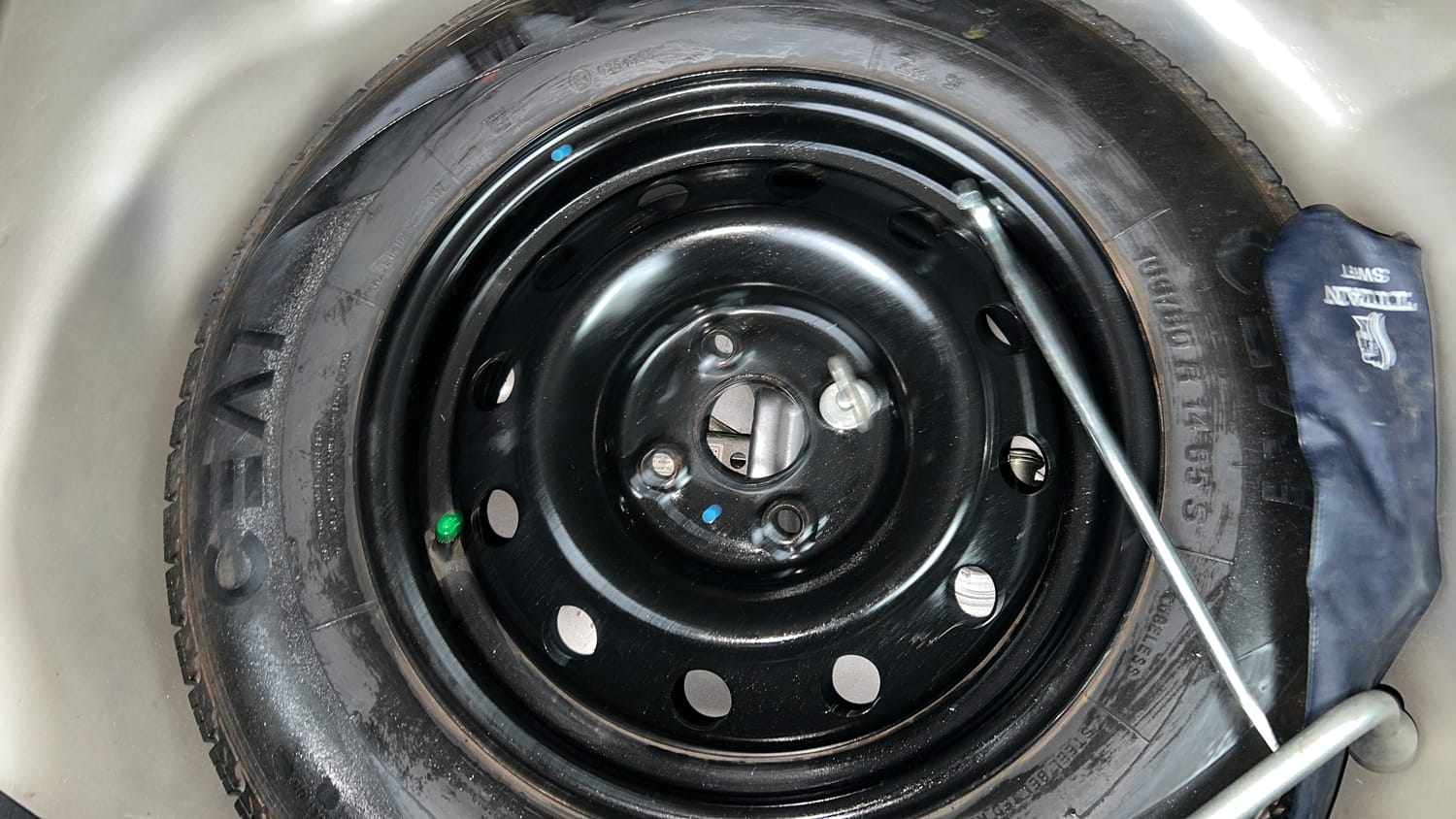 Used 2017 Maruti Suzuki Swift VXi Petrol Manual tyres SPARE TYRE VIEW