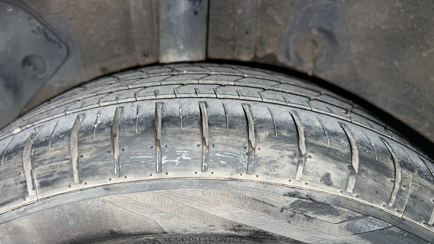 Used 2017 Hyundai Elite i20 Asta 1.2 Dual Tone Petrol Manual tyres RIGHT REAR TYRE TREAD VIEW