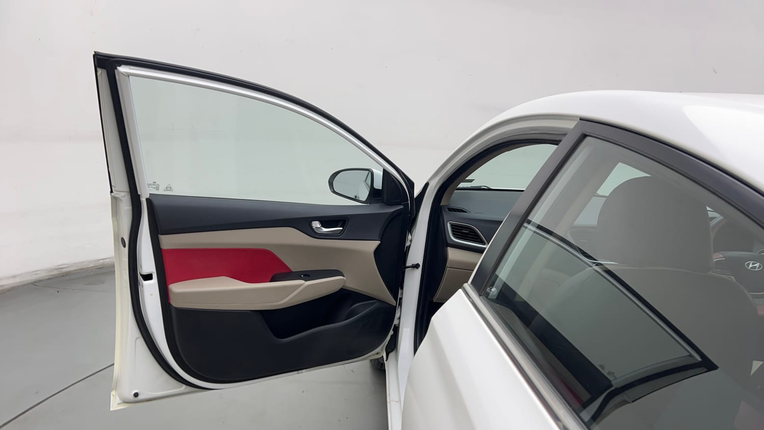Used 2019 Hyundai Verna SX 1.6 VTVT Petrol Manual interior LEFT FRONT DOOR OPEN VIEW