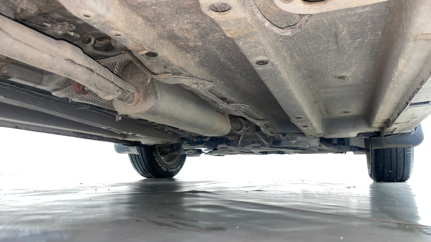 Used 2022 Mahindra XUV 300 W8 (O) 1.2 Petrol Petrol Manual extra REAR RIGHT UNDERBODY VIEW