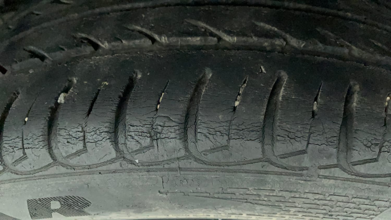 Used 2019 Tata Tiago Revotron XZA Plus Petrol Automatic tyres LEFT REAR TYRE TREAD VIEW