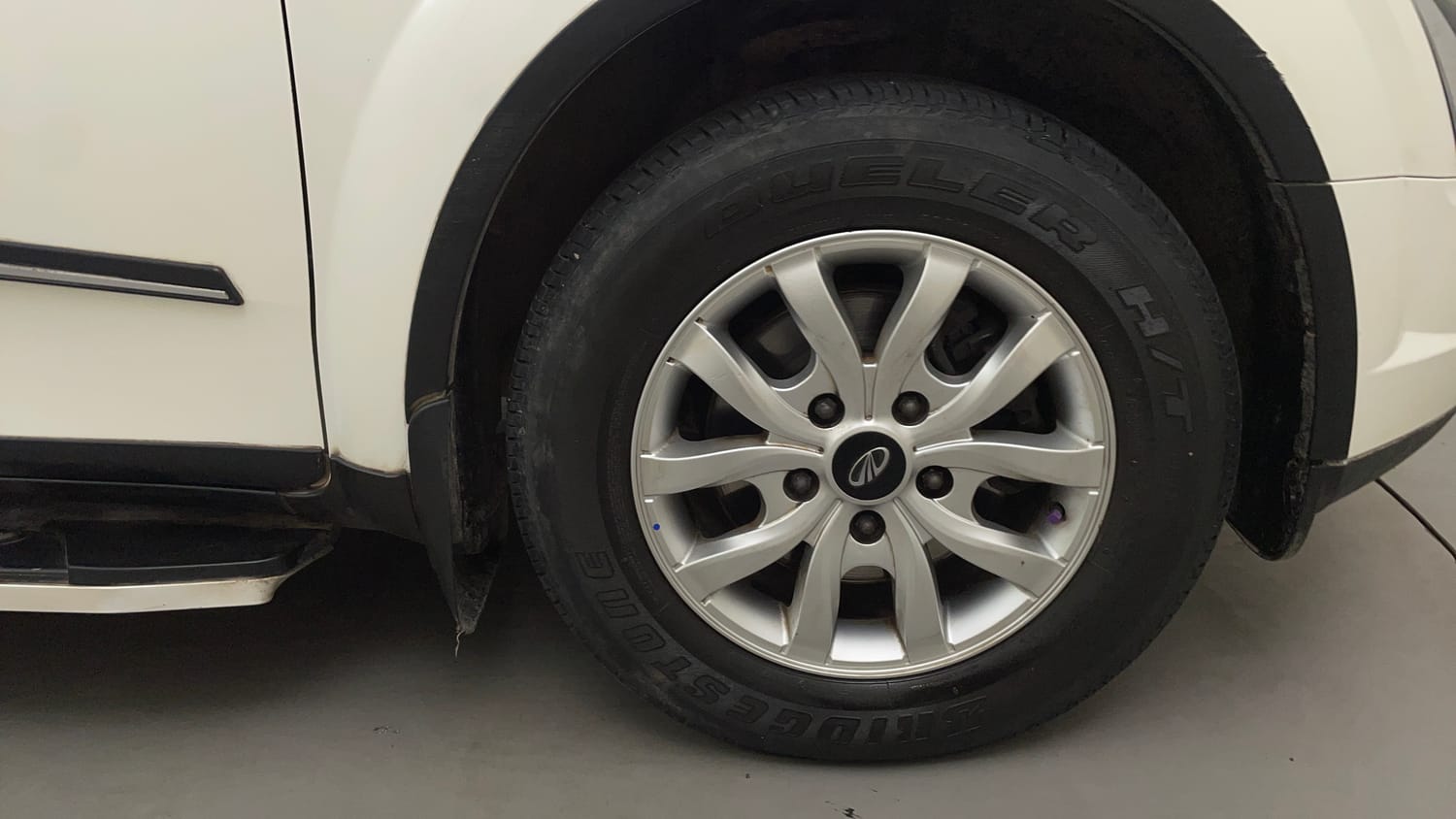 Used 2018 Mahindra XUV500 W10 Diesel Manual tyres RIGHT FRONT TYRE RIM VIEW