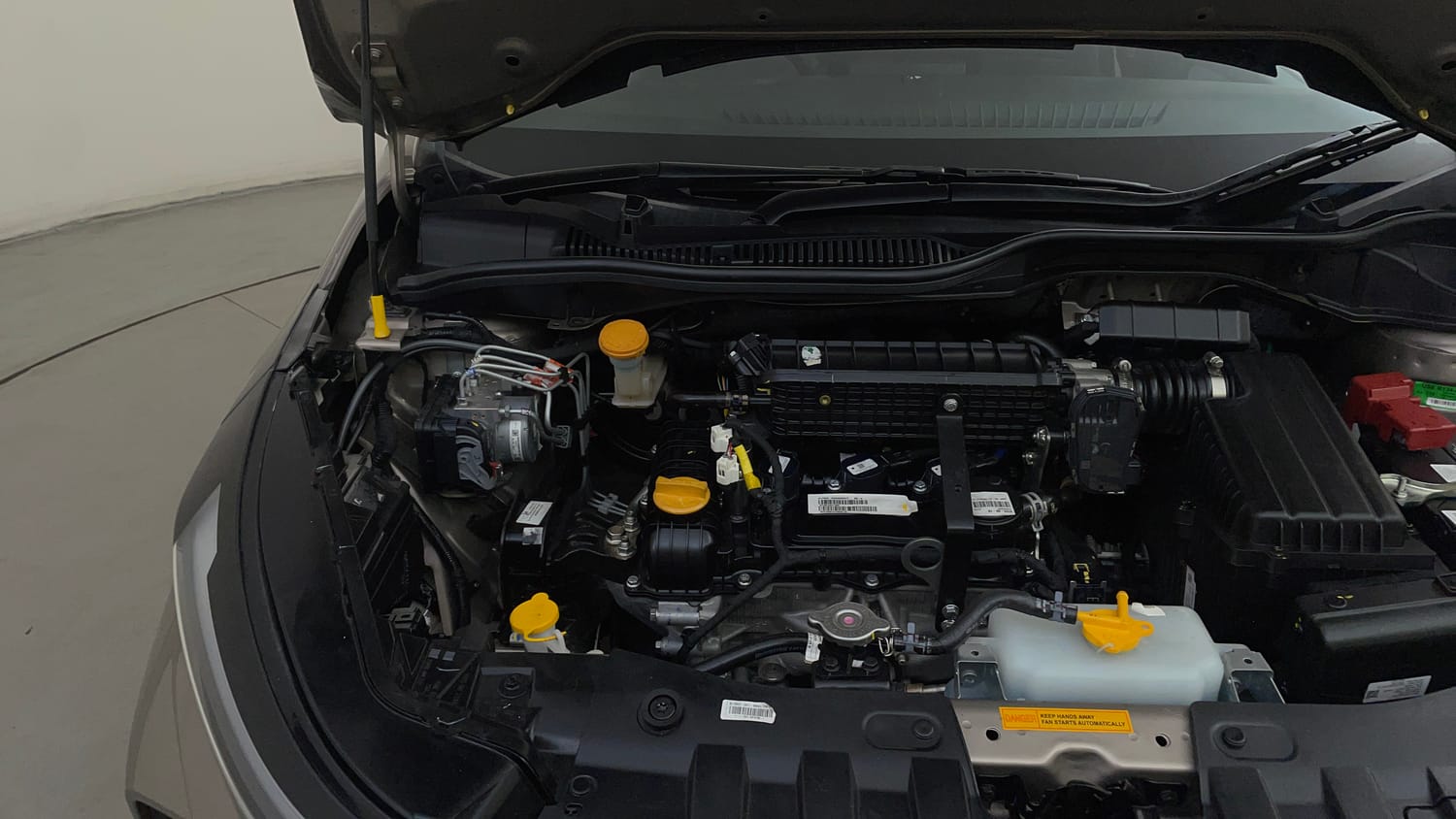 Used 2025 Tata Altroz Accomplished Plus S Petrol 6DCT Petrol Automatic engine ENGINE RIGHT SIDE HINGE & APRON VIEW