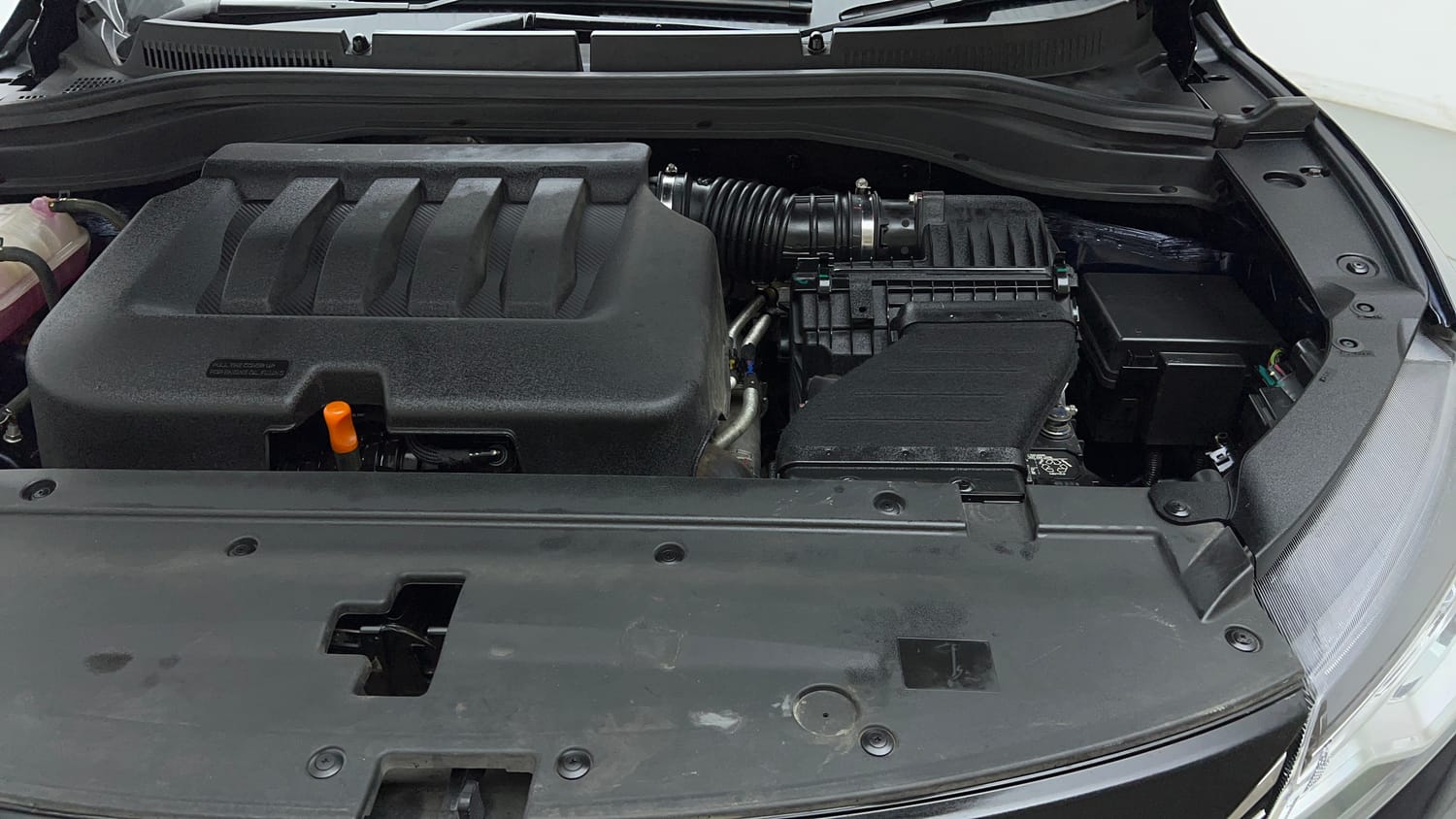 Used 2022 Mahindra XUV700 AX 7 Petrol MT 7 STR Petrol Manual engine ENGINE LEFT SIDE VIEW