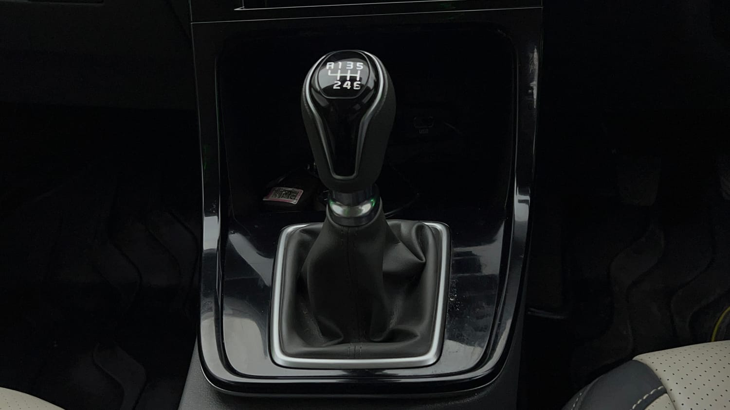 Used 2024 Hyundai Creta 1.5 CRDi Diesel MT DSL S(O) Diesel Manual interior GEAR  KNOB VIEW