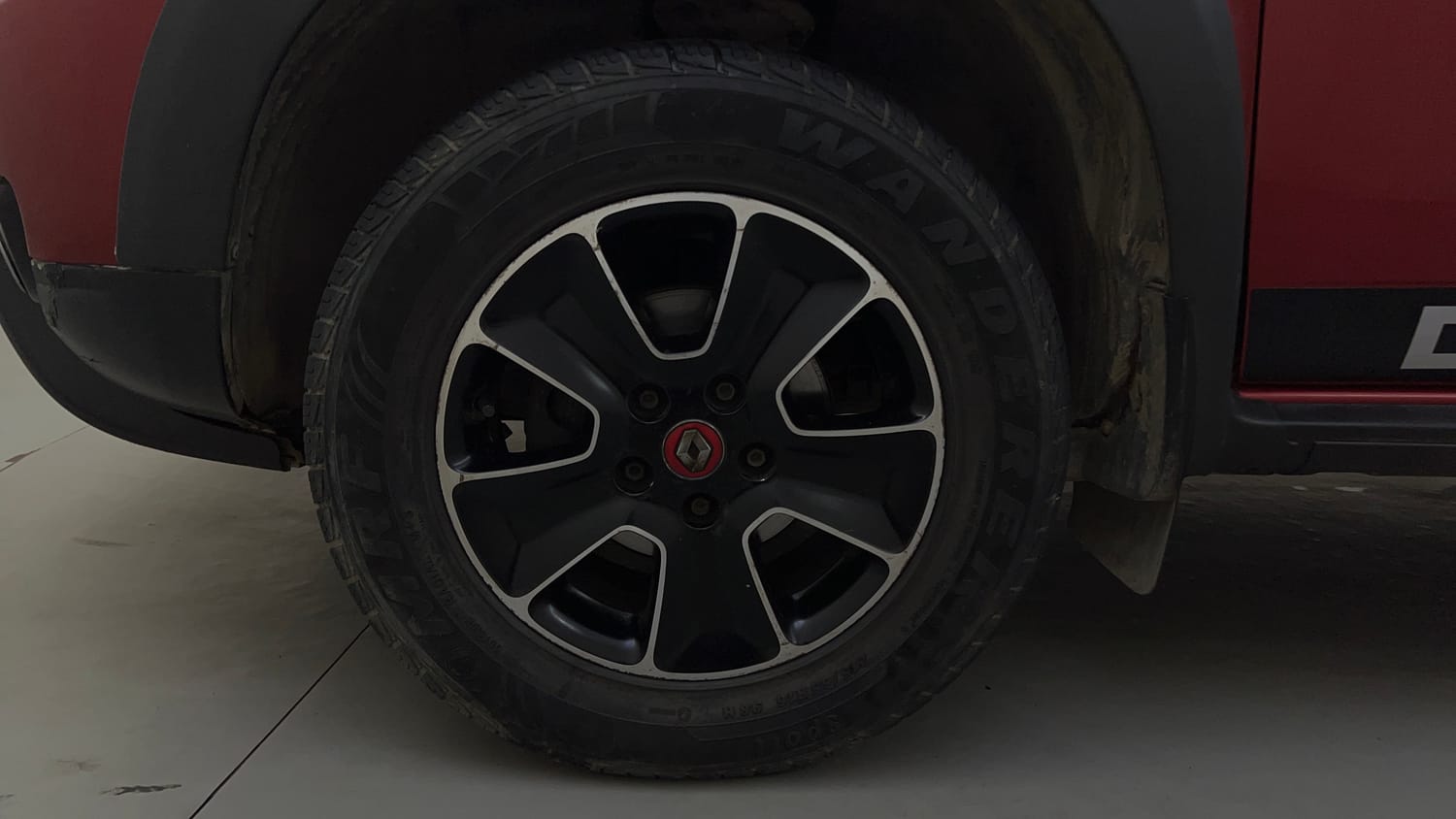 Used 2018 Renault Duster RXS CVT Petrol Automatic tyres LEFT FRONT TYRE RIM VIEW