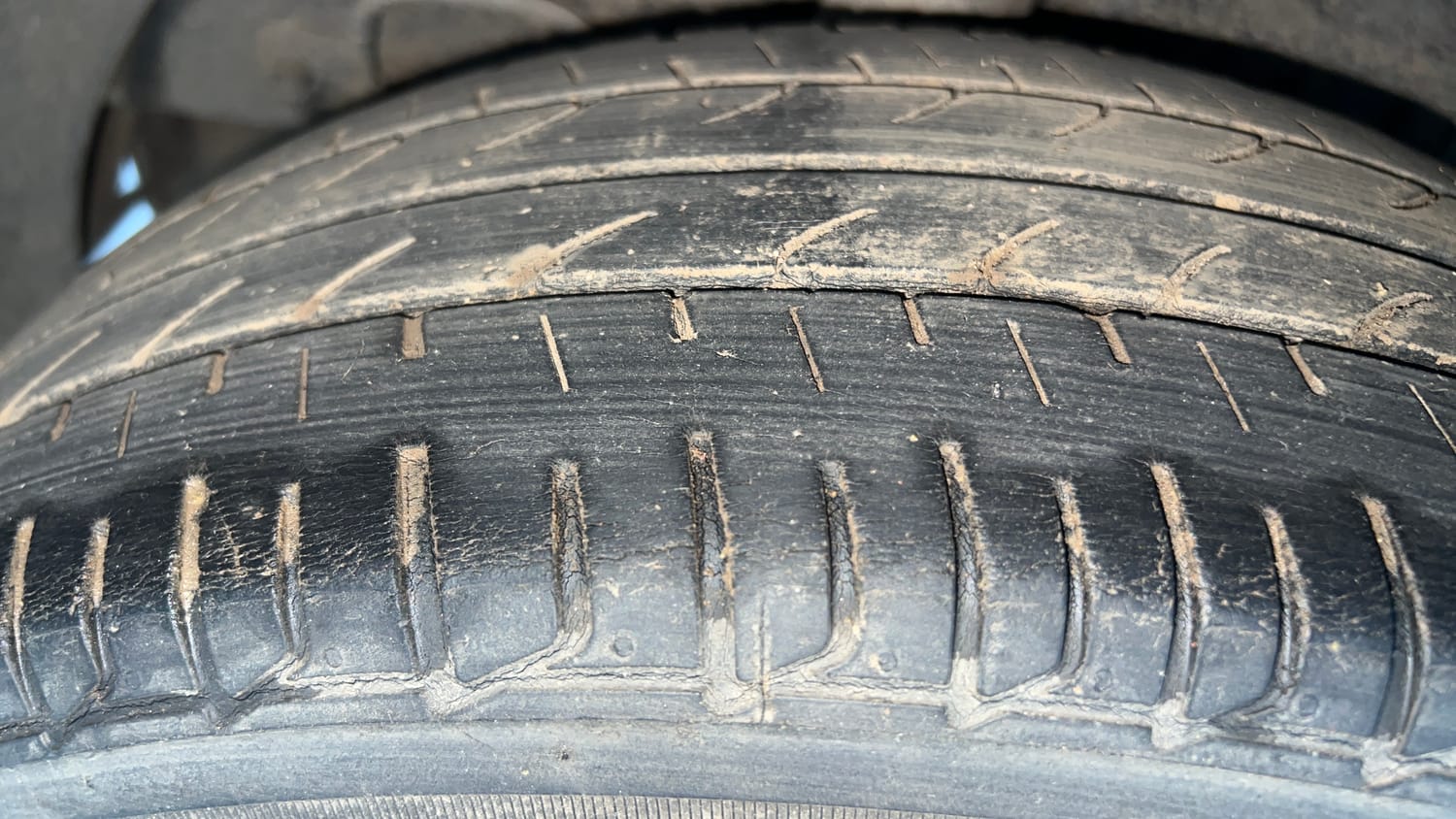 Used 2019 Hyundai Elite i20 Magna 1.4 AT Petrol Automatic tyres RIGHT REAR TYRE TREAD VIEW